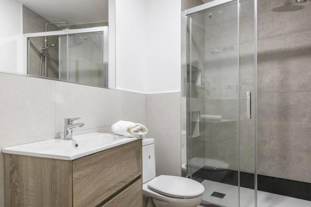 Apartamentos Plaza De Pedro Zerolo II Мадрид Екстериор снимка